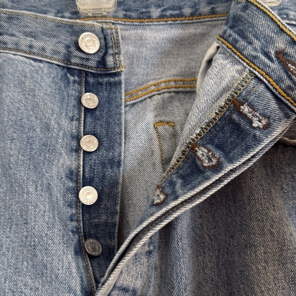 Mens Levi’s 501 Button Fly Light Wash 38 SHORT - Picture 5 of 7